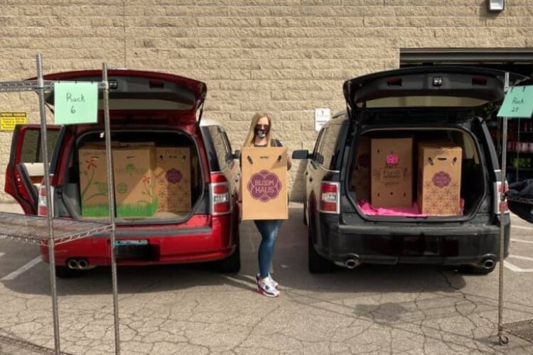 Christina Ream picked up more than 400 bouquets of flowers for Springfield residents who had ordered them to give to others as a random act of kindness.