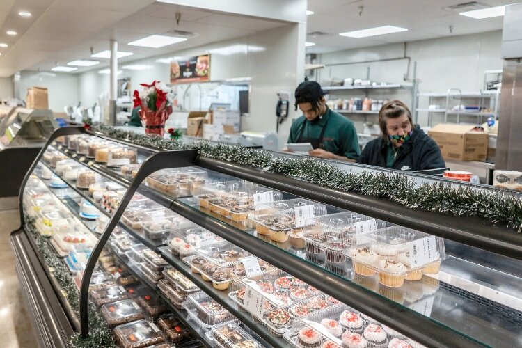 The new Groceryland on South Limestone Street includes a bakery.