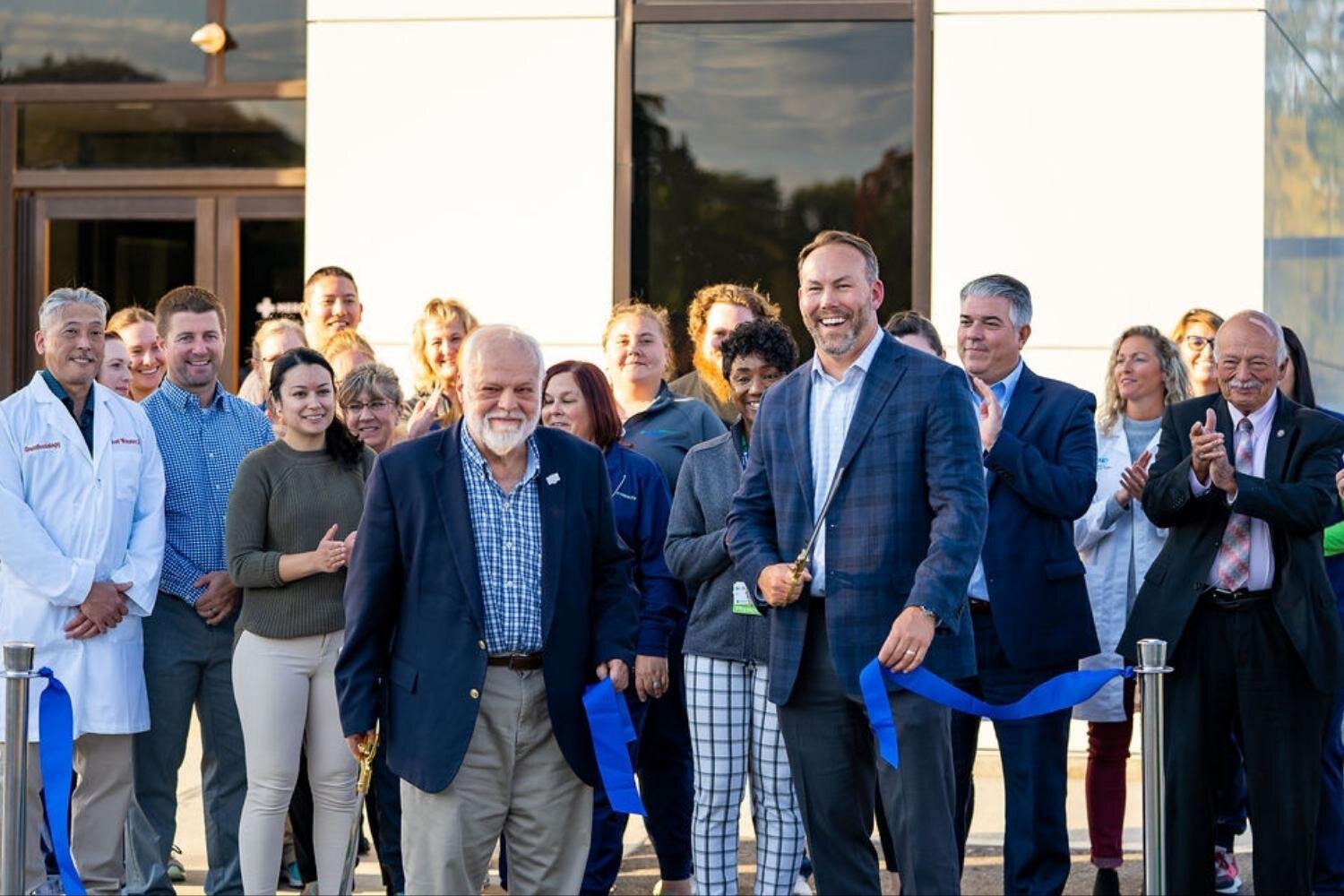 Mercy Health - Springfield administrators and local leaders joined togeter to celebrate the opening of the new Muskuloskeletal Institute.