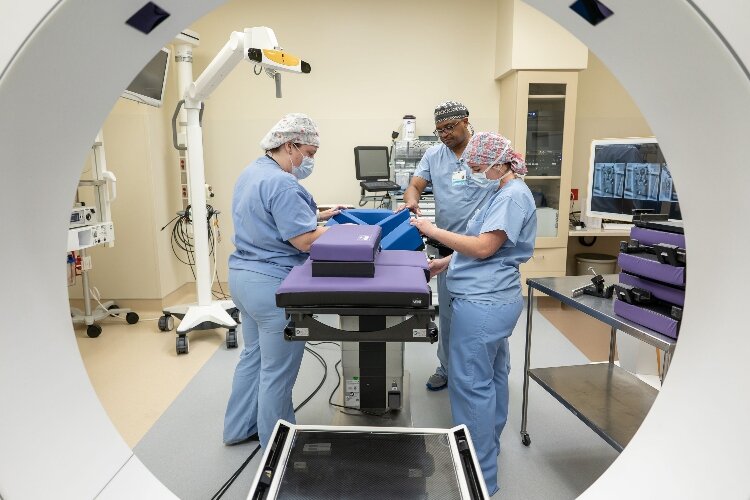 Mercy Health - Springfield's new Brainlab offers minimally invasive spine and brain surgery, using a robotics platform and cutting-edge technology.