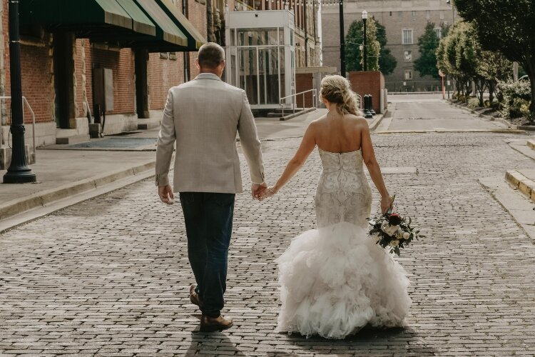 From natural stone used in the historic architecture to brick streets, Downtown Springfield offers a variety of backdrops for wedding photography.